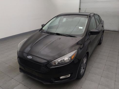 Used 2018 Ford Focus SE w/ SE Appearance Package FWD image 15