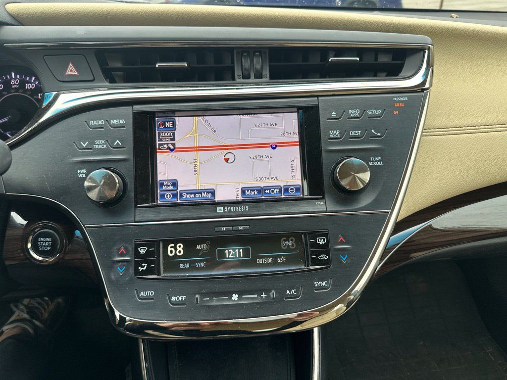 Used 2013 Toyota Avalon Limited FWD image 3