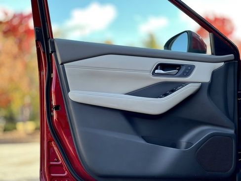 Used 2021 Nissan Rogue SL image 11