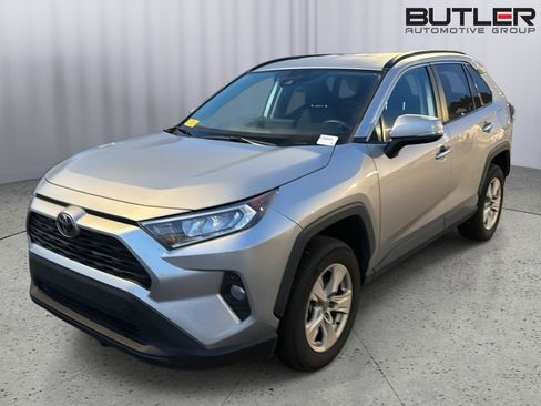 Used 2021 Toyota RAV4 XLE FWD image 1