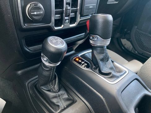Used 2024 Jeep Wrangler Unlimited AWD/4WD image 26