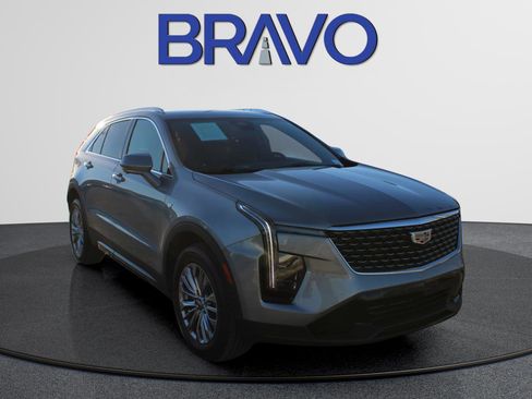 Used 2025 Cadillac XT4 Premium Luxury image 3