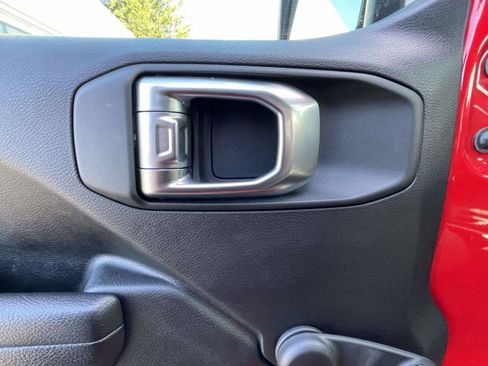 Certified 2024 Jeep Wrangler Sport AWD/4WD image 17