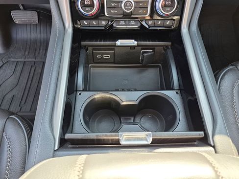 Used 2022 GMC Yukon XL Denali w/ Denali Premium Package image 39