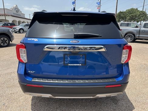 Certified 2022 Ford Explorer XLT w/ Equipment Group 202A RWD image 4
