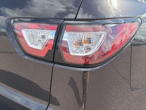 Used 2017 Chevrolet Traverse LT w/ Style and Technology Package FWD image 17