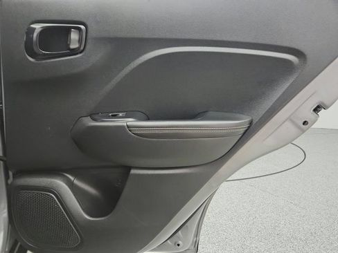 Used 2022 Hyundai Venue Limited FWD image 27