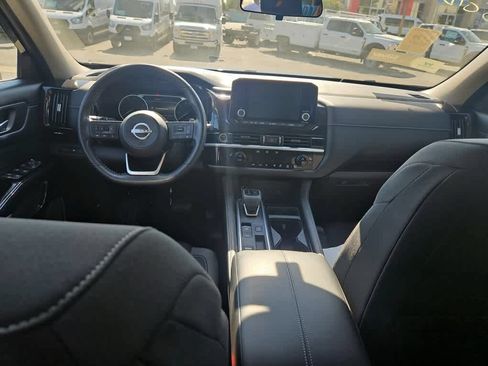 Used 2022 Nissan Pathfinder SV FWD image 11