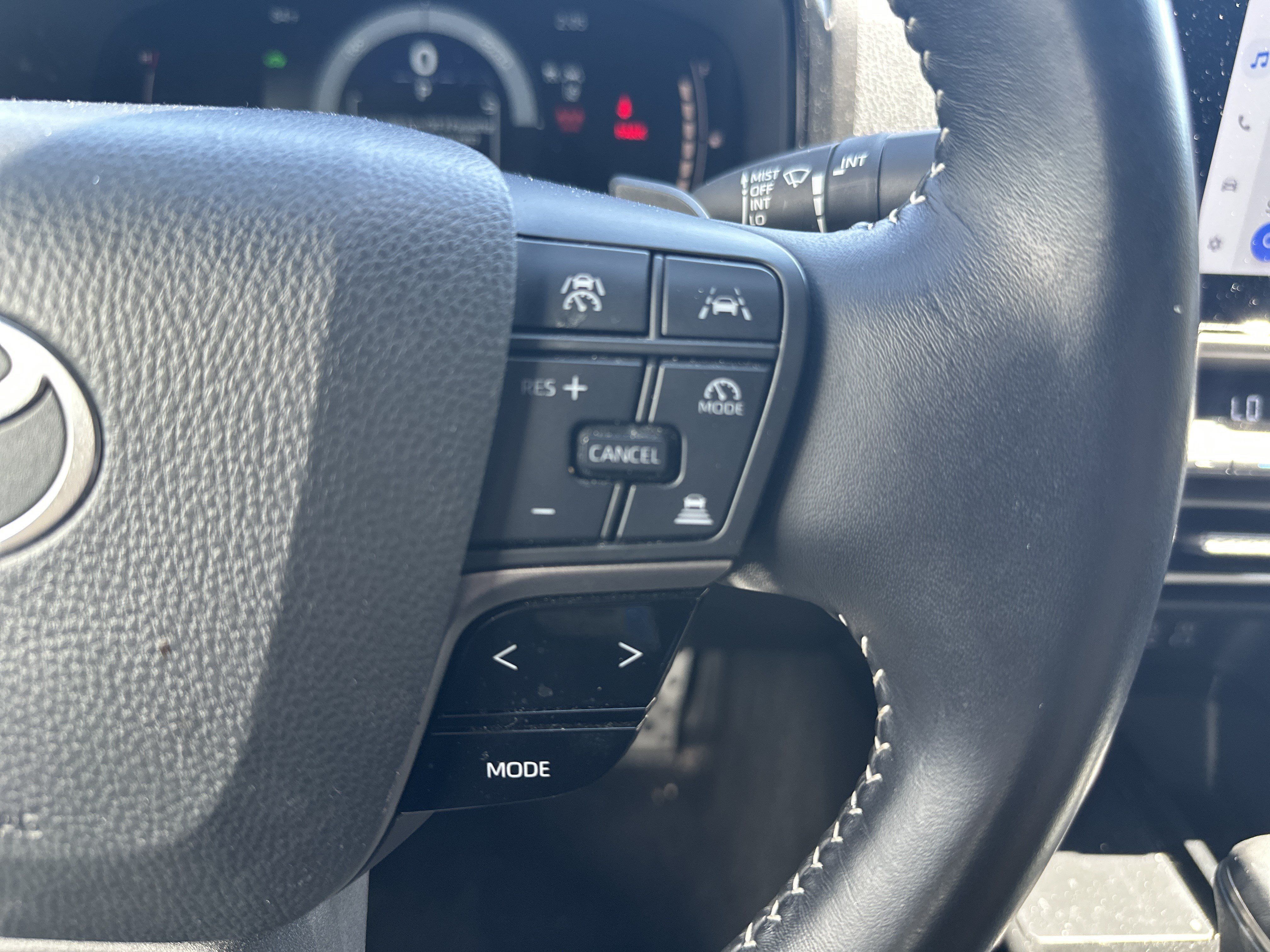 Used 2025 Toyota Camry SE w/ Convenience Package FWD image 19