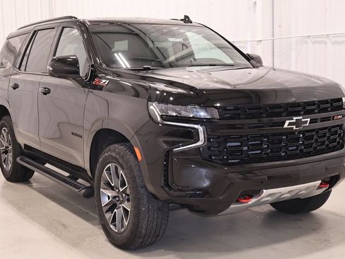 Used 2023 Chevrolet Tahoe Z71 w/ Luxury Package AWD/4WD image 4