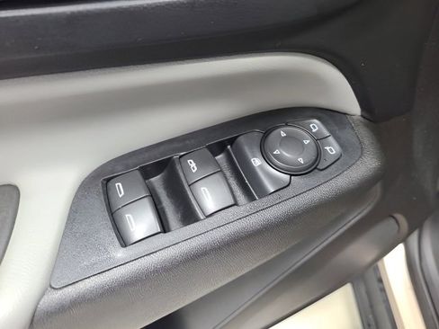 Used 2019 Chevrolet Equinox LS w/ LS Convenience Package FWD image 22
