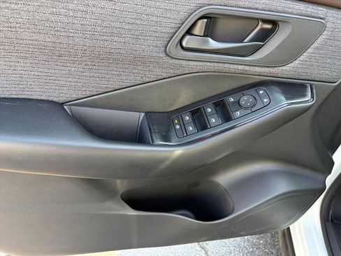 Used 2023 Nissan Rogue S AWD/4WD image 22