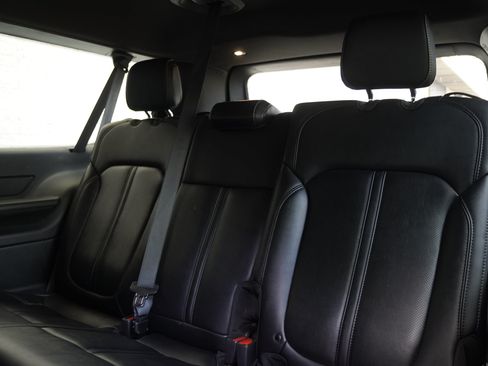 Used 2024 Jeep Wagoneer L Series II w/ Flexible Seating Group RWD image 28