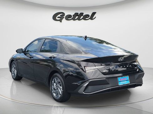 Used 2024 Hyundai Elantra Blue FWD image 7