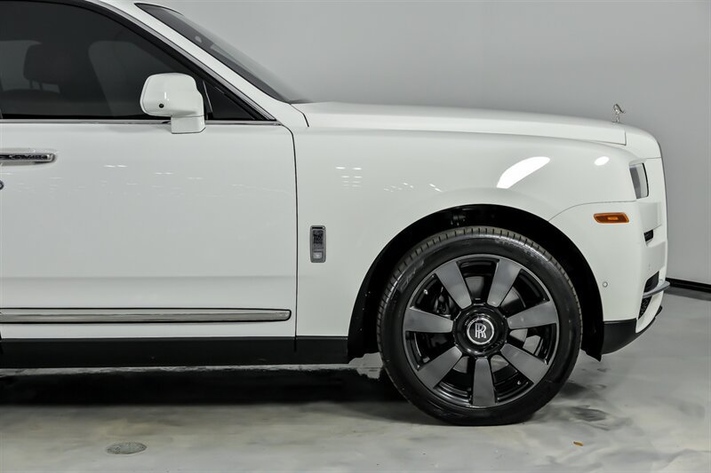 Used 2023 Rolls-Royce Cullinan w/ Leather Finishing Pack AWD/4WD image 14