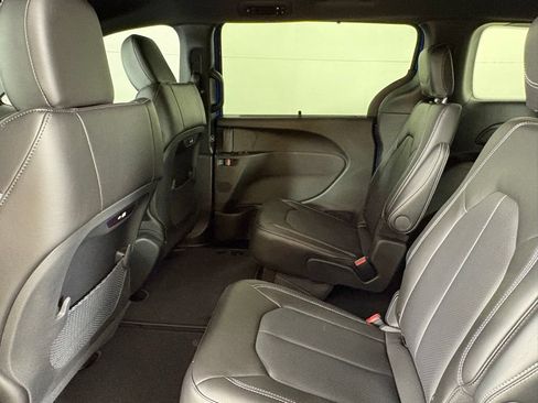 New 2027 Chrysler Pacifica Select FWD image 35