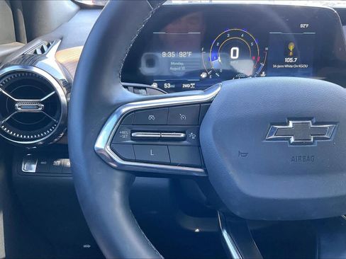 Used 2025 Chevrolet Equinox ACTIV AWD/4WD image 24