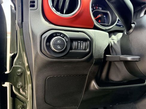 Used 2021 Jeep Gladiator Rubicon AWD/4WD image 14