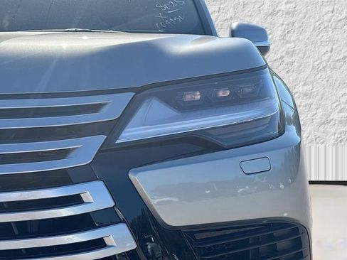 Used 2026 Lexus LX 700h Luxury AWD/4WD image 9