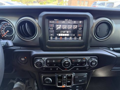 Used 2023 Jeep Wrangler Unlimited Sport AWD/4WD image 35