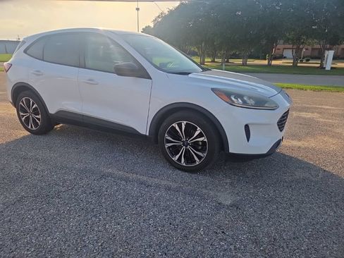 Used 2021 Ford Escape SE w/ SE Sport Appearance Package FWD image 18