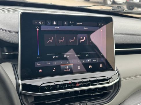 Used 2023 Jeep Compass Limited image 24