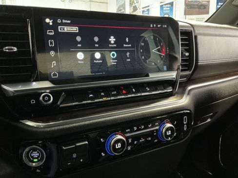 Used 2024 GMC Sierra 1500 SLT w/ X31 Off-Road Package AWD/4WD image 19