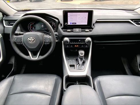 Used 2023 Toyota RAV4 XLE Premium image 16