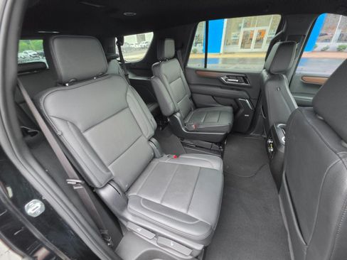 Used 2025 GMC Yukon Denali AWD/4WD image 17