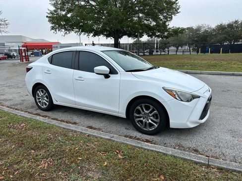 Used 2017 Toyota Yaris iA image 7
