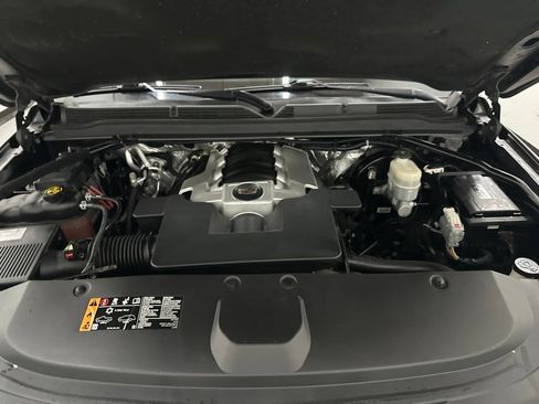 Used 2018 Cadillac Escalade ESV Premium Luxury RWD image 6