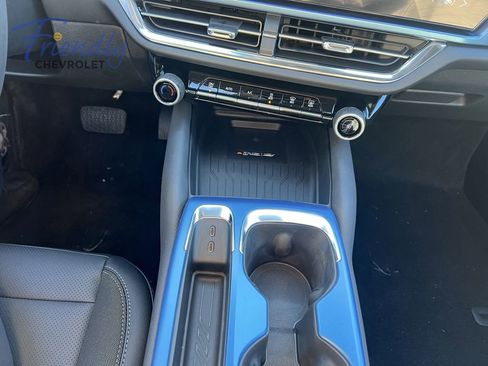 New 2026 Chevrolet Equinox EV LT w/ LPO, Blackout Package AWD/4WD image 11
