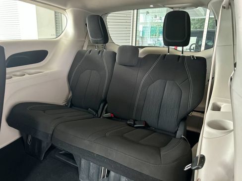 Used 2023 Chrysler Voyager LX FWD image 37