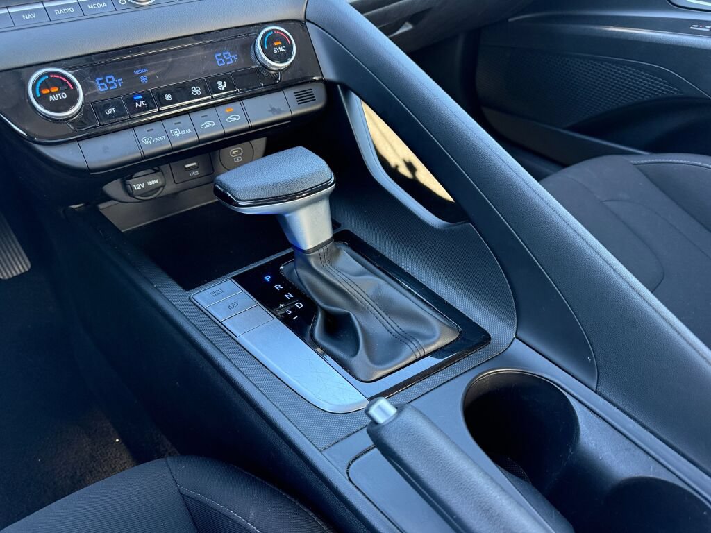 Used 2024 Hyundai Elantra SEL FWD image 28