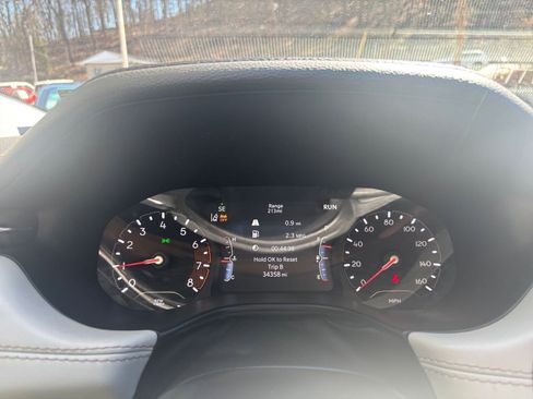 Used 2025 Jeep Compass Limited image 41