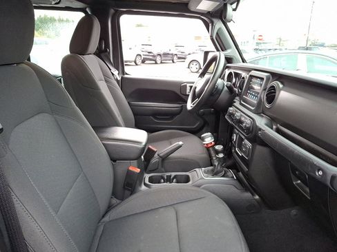 Used 2022 Jeep Gladiator Sport image 12