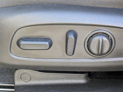 Used 2018 Chevrolet Traverse LT image 23