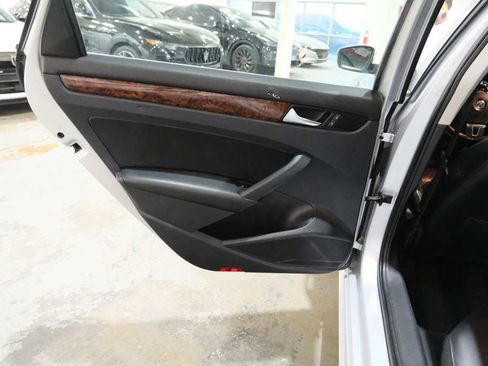 Used 2013 Volkswagen Passat 3.6 SEL Premium FWD image 23