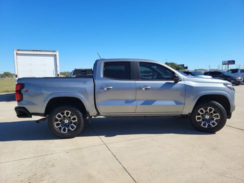 Used 2023 Chevrolet Colorado Z71 w/ Z71 Convenience Package 2 image 4