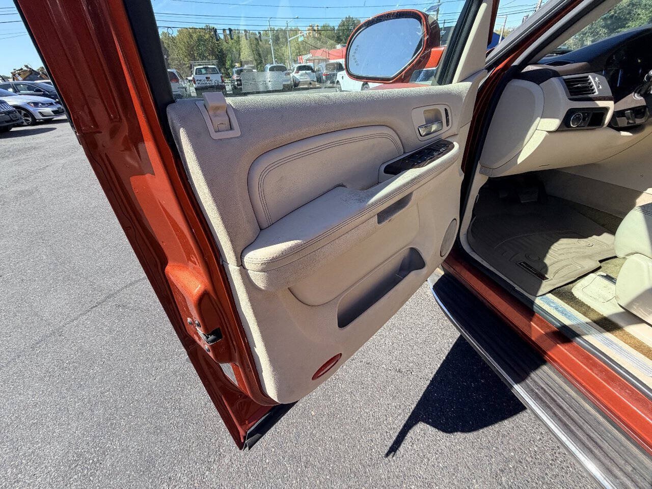 Used 2007 Cadillac Escalade 2WD w/ Information Package image 50