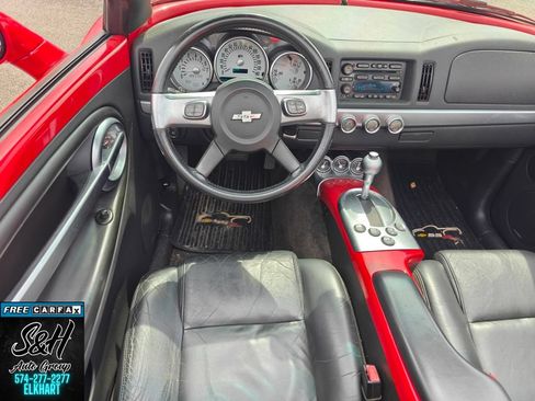 Used 2005 Chevrolet SSR w/ Preferred Equipment Group RWD image 4