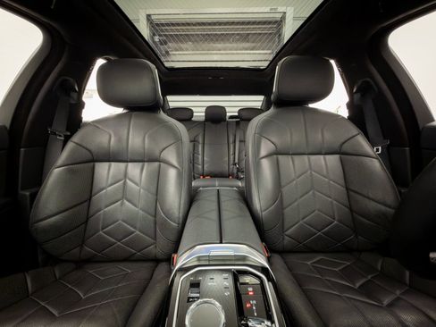 Used 2023 BMW 740i w/ Executive Package RWD image 15