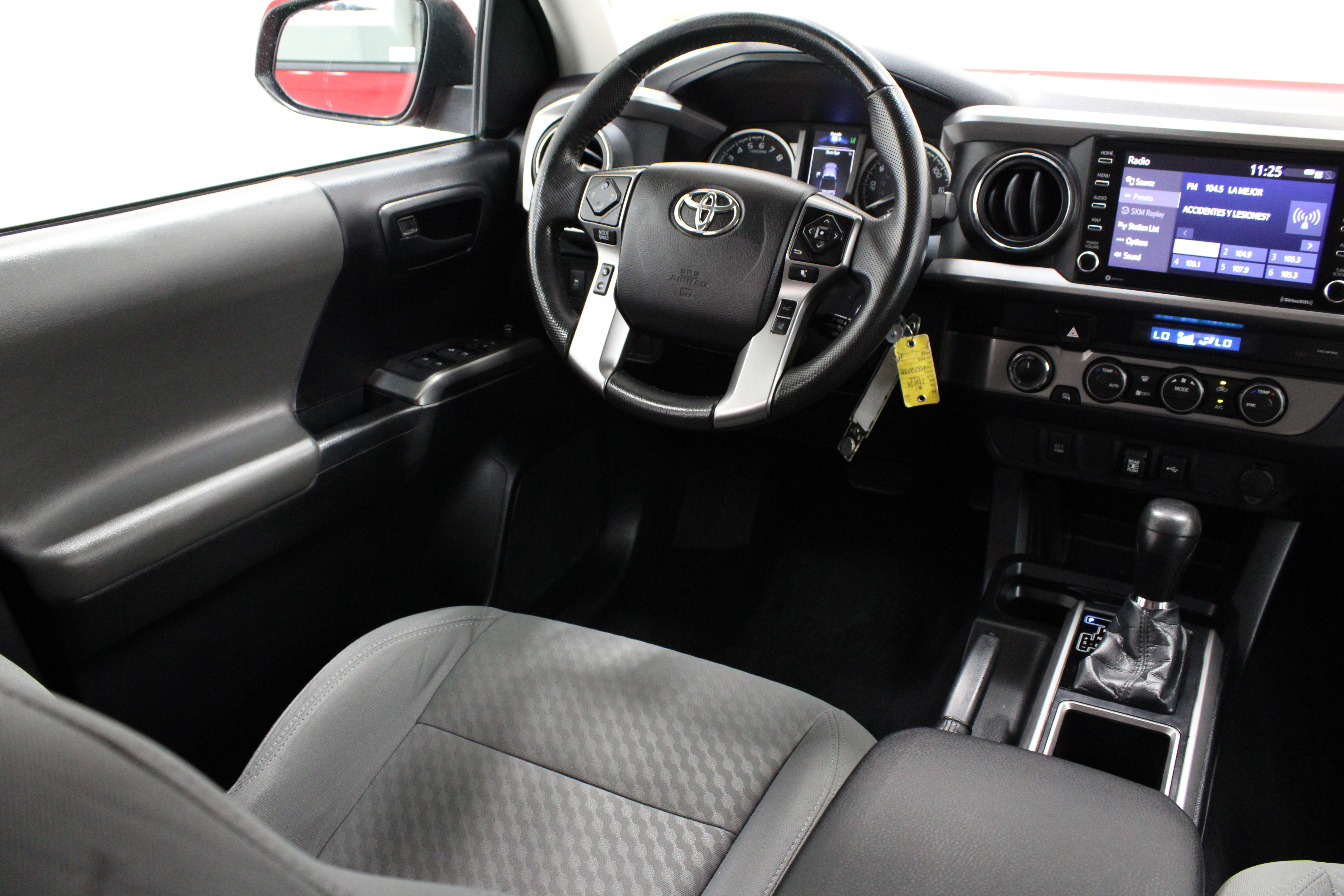 Used 2021 Toyota Tacoma SR5 AWD/4WD image 29