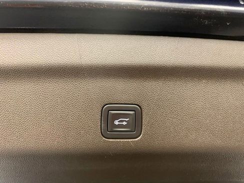 Used 2024 Chevrolet Suburban LT w/ Luxury Package RWD image 37