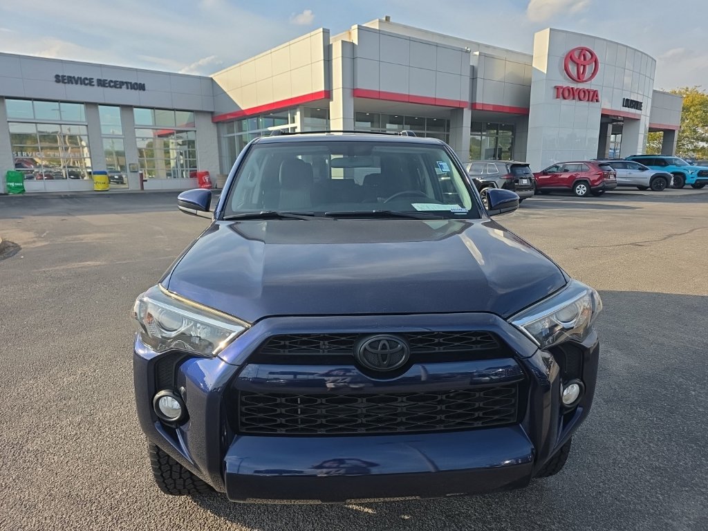 Used 2019 Toyota 4Runner SR5 AWD/4WD image 2