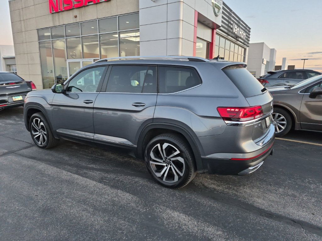 Used 2023 Volkswagen Atlas SEL AWD/4WD image 3