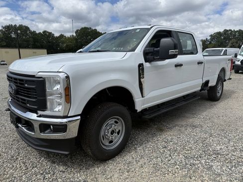 New 2026 Ford F250 XL w/ XL Chrome Package image 3