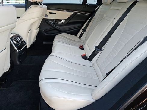 Used 2017 Mercedes-Benz S 550 Sedan image 18