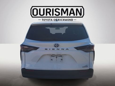 Certified 2024 Toyota Sienna LE FWD image 7