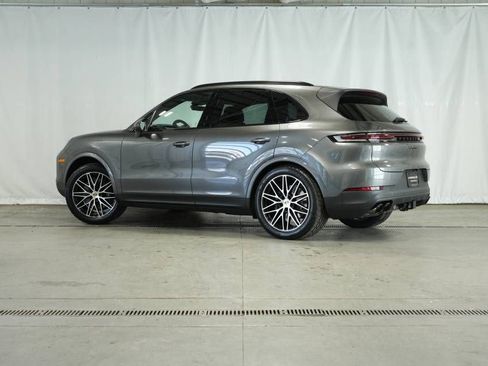 Certified 2025 Porsche Cayenne AWD/4WD image 3